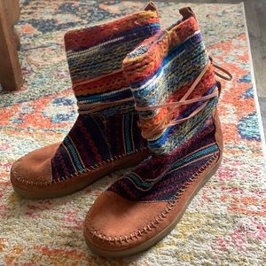 Women’s TOMS boots size 8.5